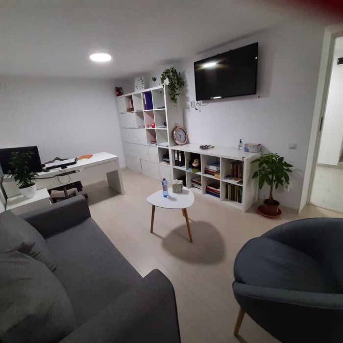 Vand casa cu demisol , parter , mansarda in Dambul Rotund