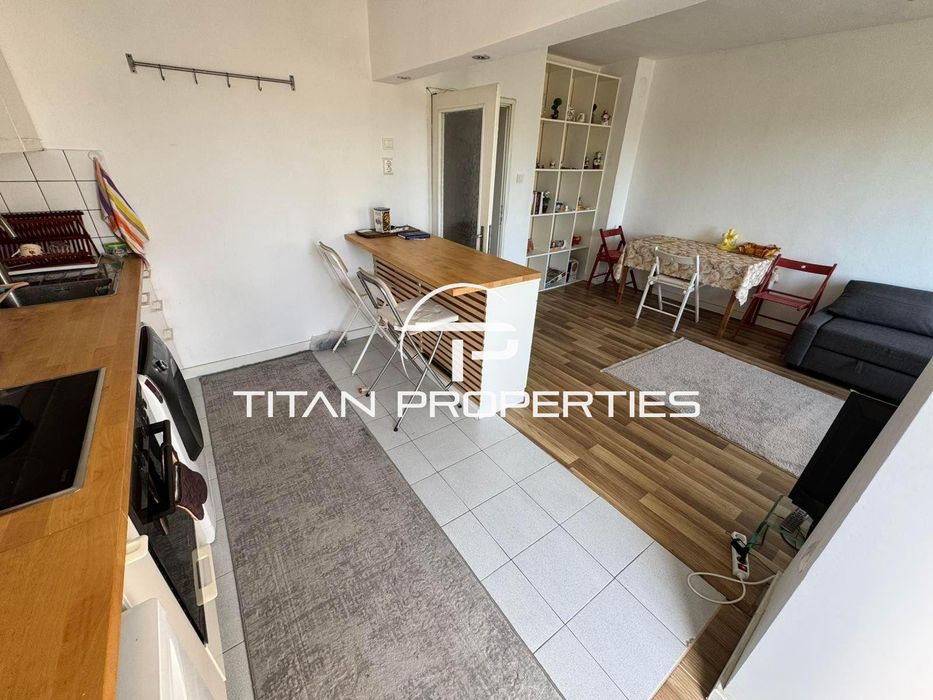 Продава се Двустаен апартамент в Бургас, Център - 61 кв.м за 2689 €/кв.м - Снимка #1