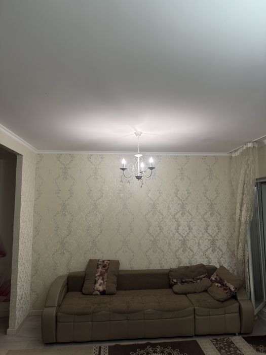 Продам все эти люстры