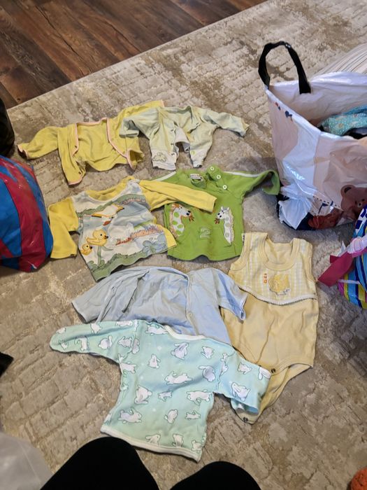 Отдам бесплатно 2 пакета вещей