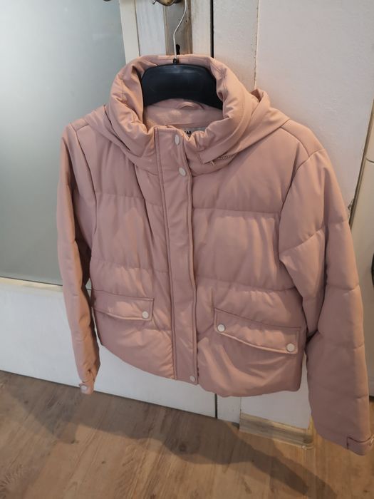 Млечнорозово зимно яке Pull&Bear