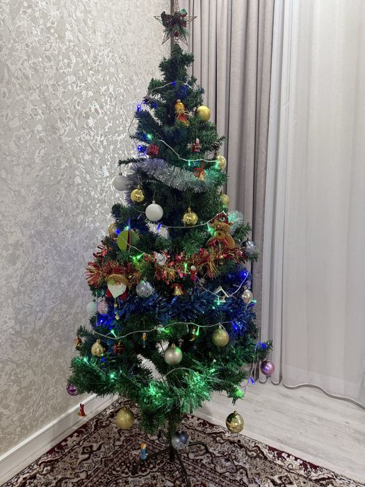 Продам елку с игрушками