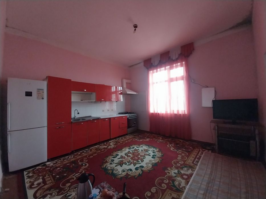 Mebel , parda, kuxniya 2 ta gaz plita 2 ta xoladelni xullashammasiberi