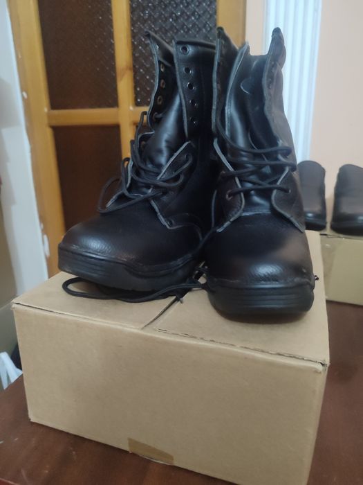 Берцы и мужские туфли