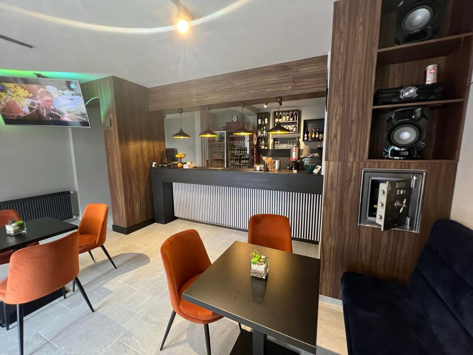 De vanzare scaune, mese si canapele cafenea