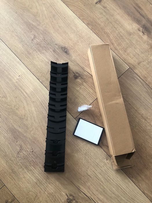 Поставка за шапки