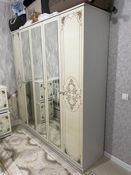 Спальный гарнитур