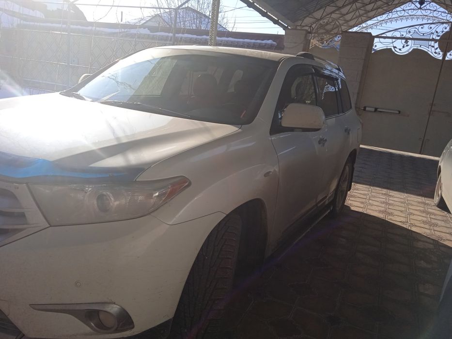 Машина Toyota Highlander