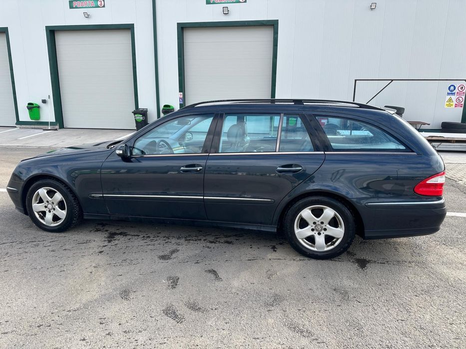 Mercedes Benz E320 (FARA MOTOR)