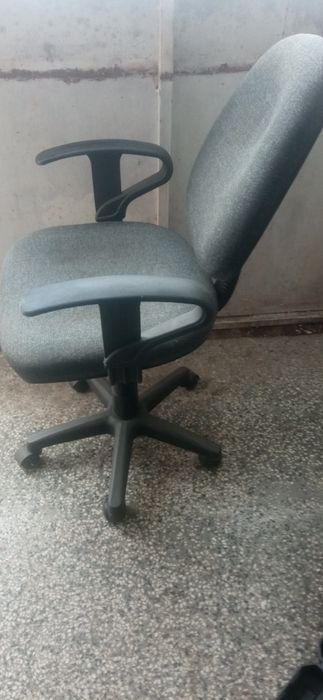 Ергономичен офис стол