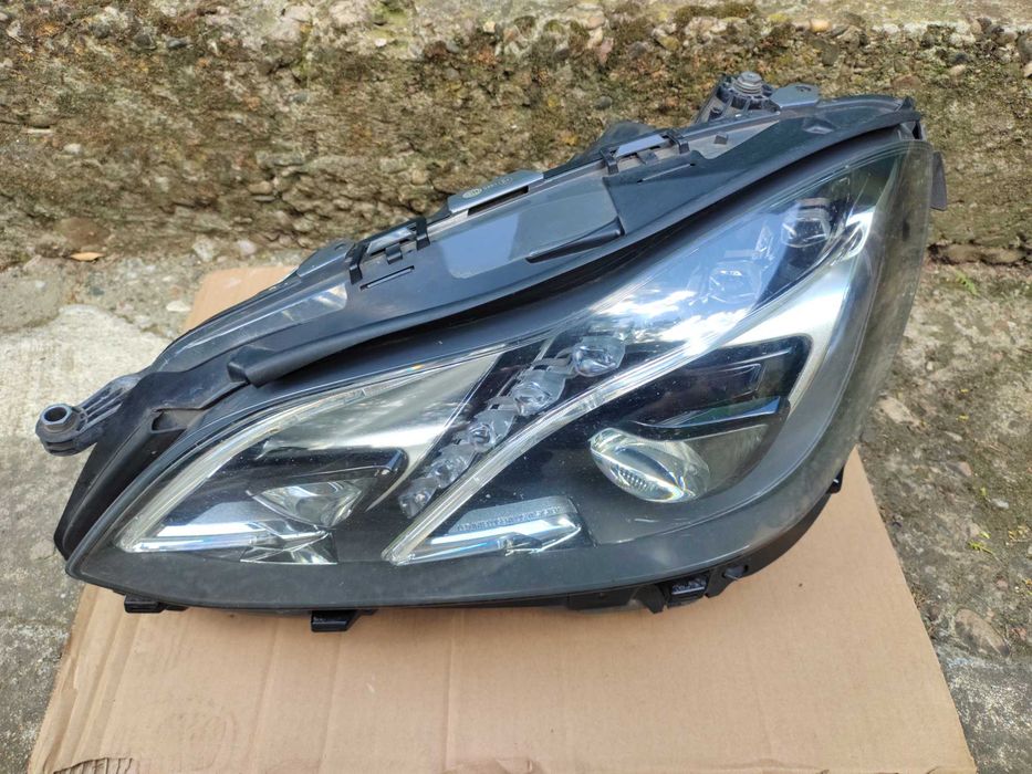 Десен фар за Мерцедес Е класа w212 фейс