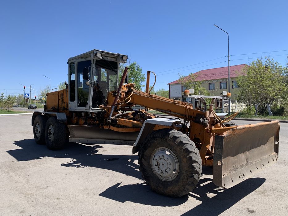 Автогрейдер грейдер свободен 18