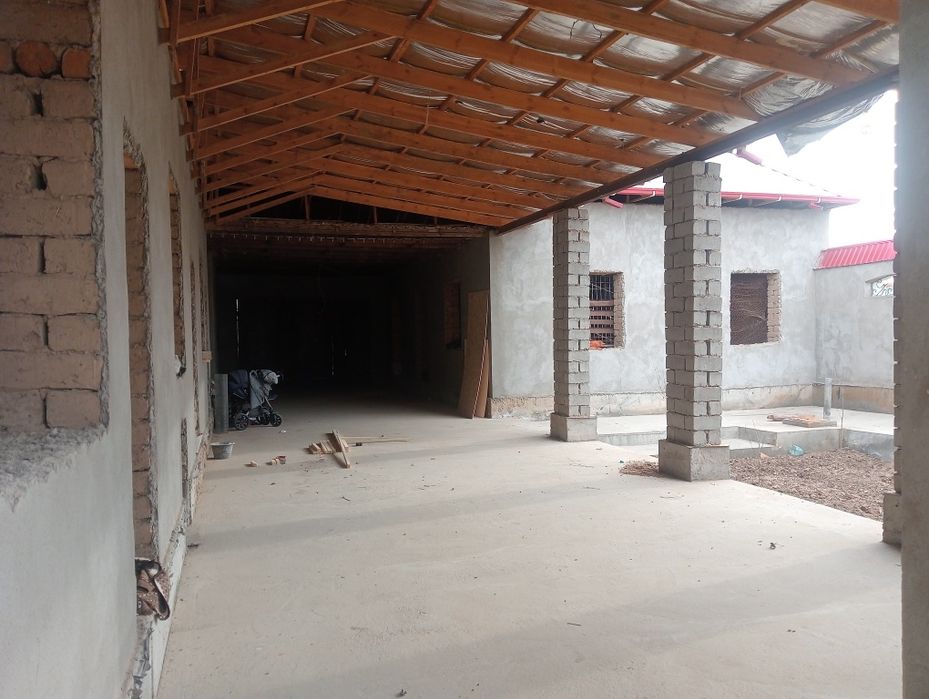 Xovli sotiladi 5.5 sotix 8 xonali