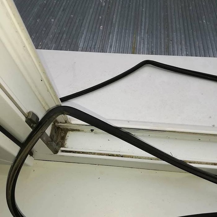 Schimb garnituri uzate la termopane