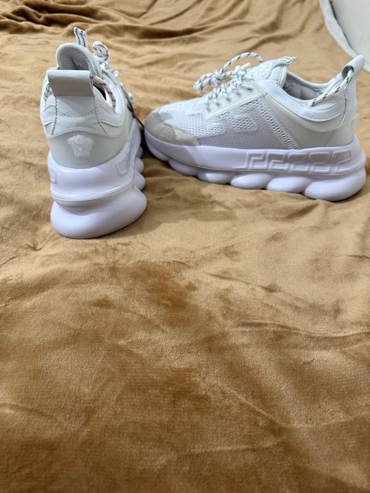 Adidași Versace chain reaction