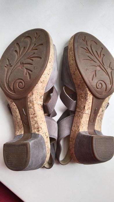 Продам босоножки женские