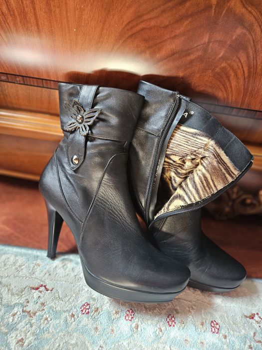 Кожаные ботильоны новые