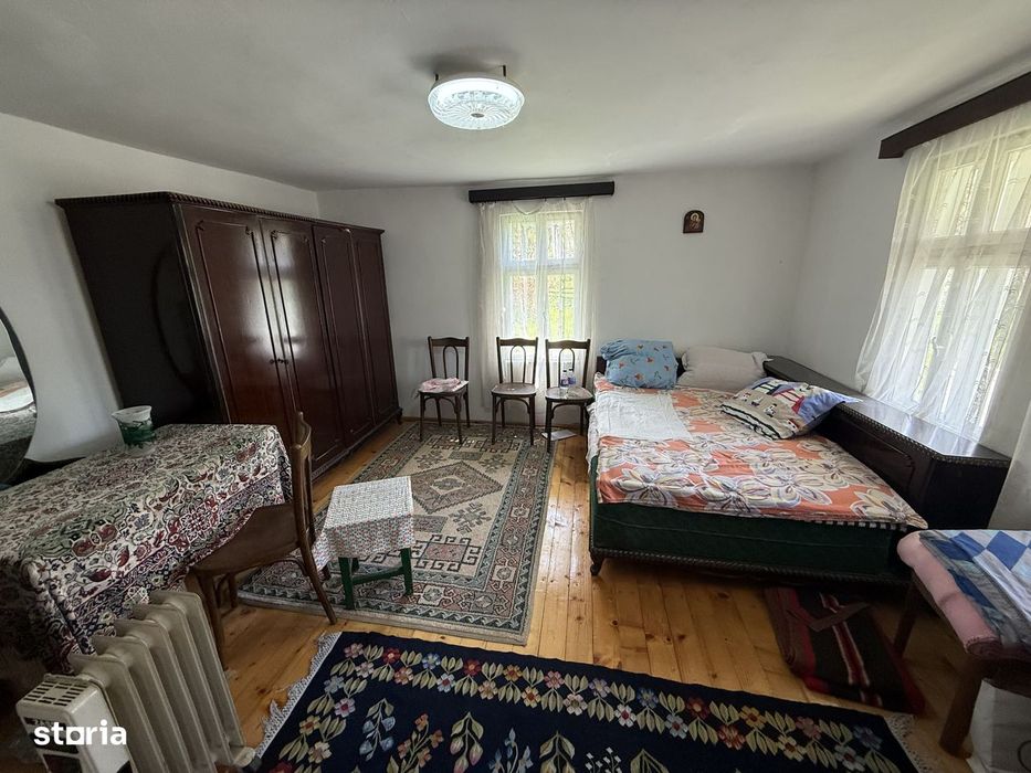Casă parter+mansarda 100mp + beci, cu teren intravilan 1400 mp