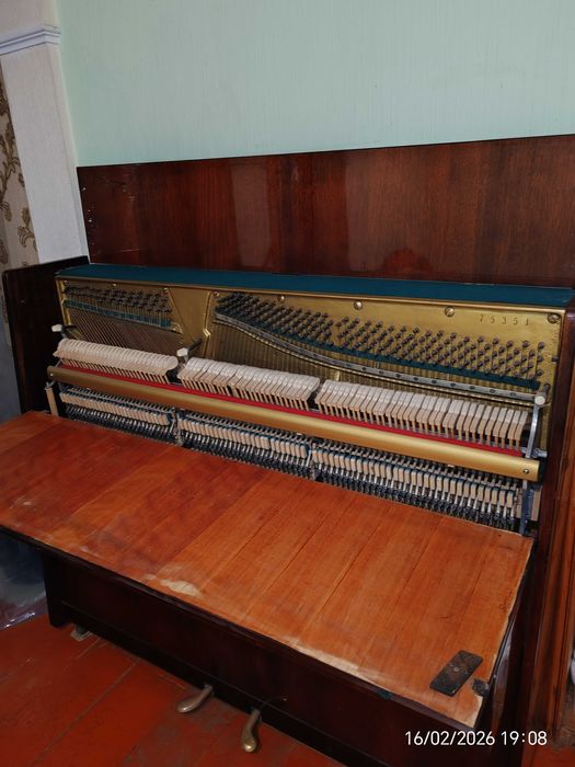 Продам пианино. Самовывоз. 15000. Всё рабочее.