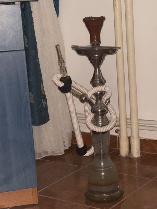 Selling a shisha (hookah), used for only one month. Comes with three imported shisha tobacco flavours. Everything is in good condition