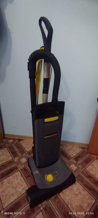 Продается щёточный пылесос KARCHER.