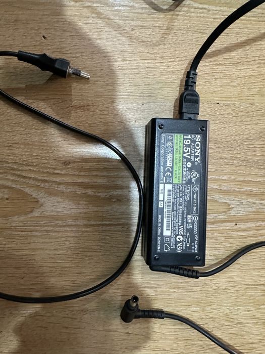 Sony adapter за лаптоп.19.5V