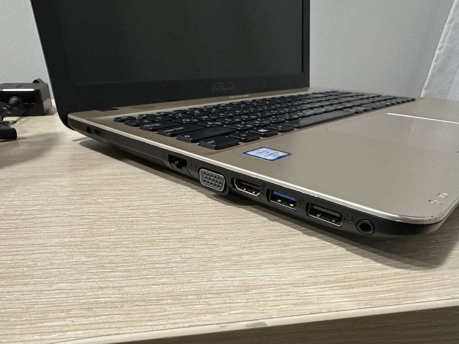 Ноутбук ASUS Core i3 8GB RAM SSD 256GB NVIDIA 2GB