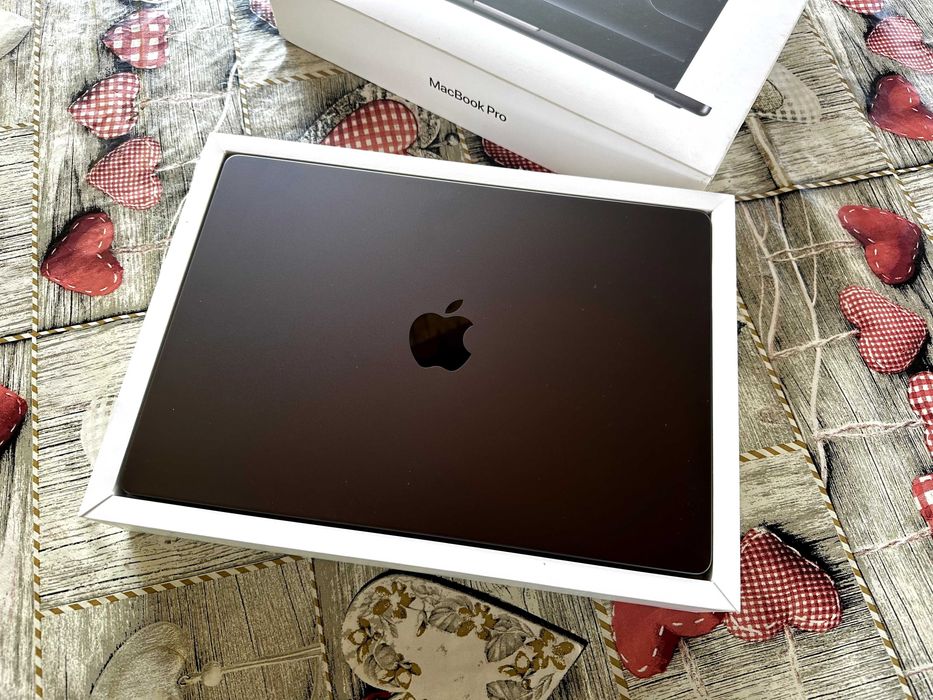 ЧИСТО НОВ! MacBook Pro M4 Pro 24GB 1TB model A3401 14 CPU 20 GPU Black