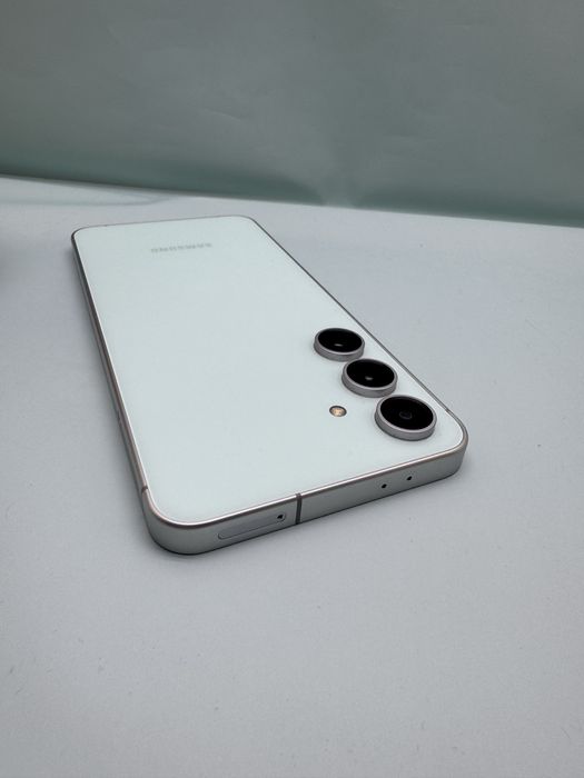 Samsung s24 fe 8/128Gb