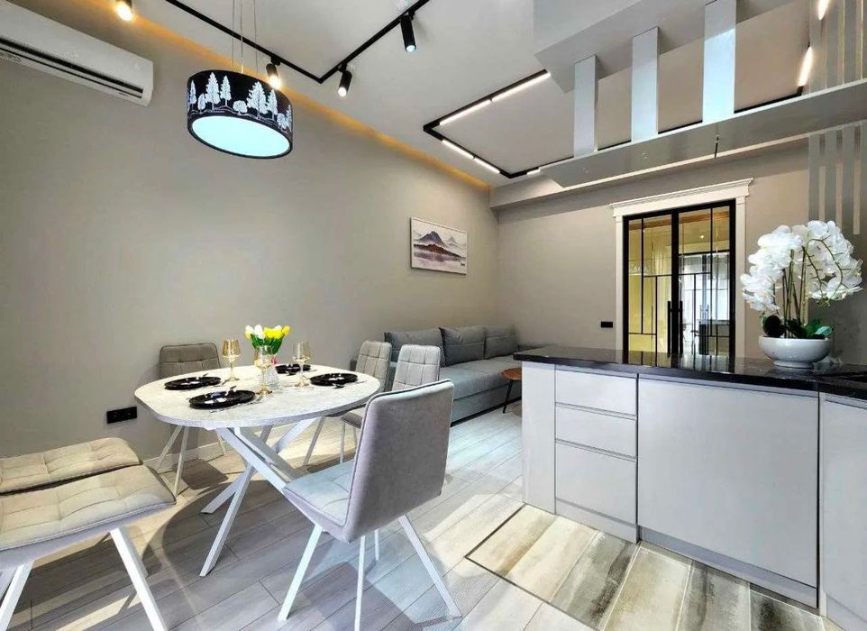 Алайски ц-4 Аренда д новастройка красивая 2 комнт