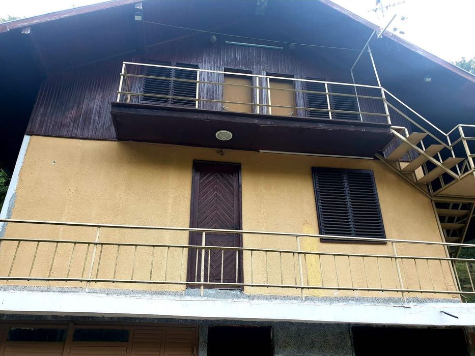 Продава се Къща в с. Чифлик, Област Ловеч - 196 кв.м за 391 €/кв.м - Снимка #2