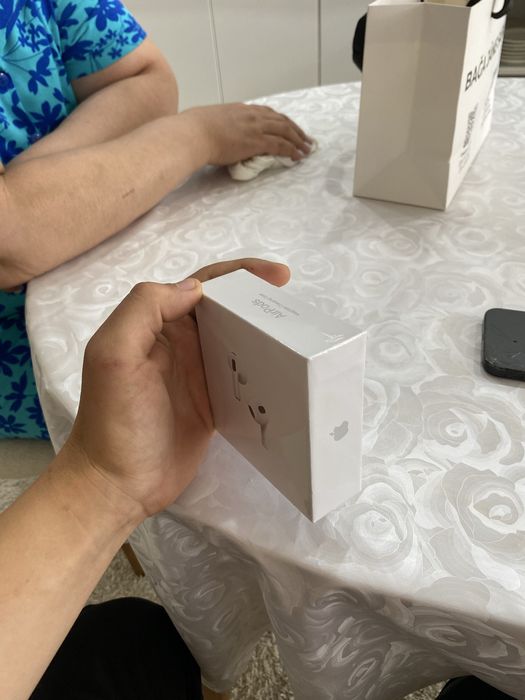 Продам Эйрподс оригинал, запечатанный