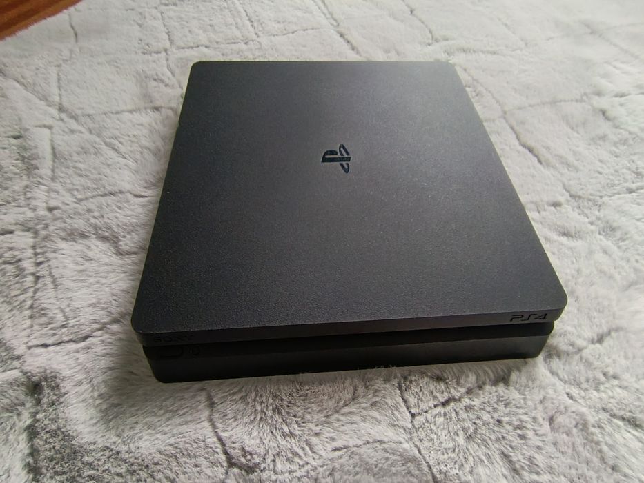 Vand ps4 slim ca nou