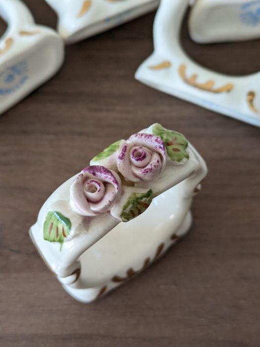 Порцеланови пръстени с рози