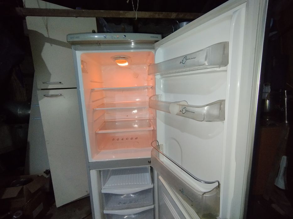 Продам холодильник