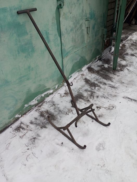 Сани для перевозки фляги.