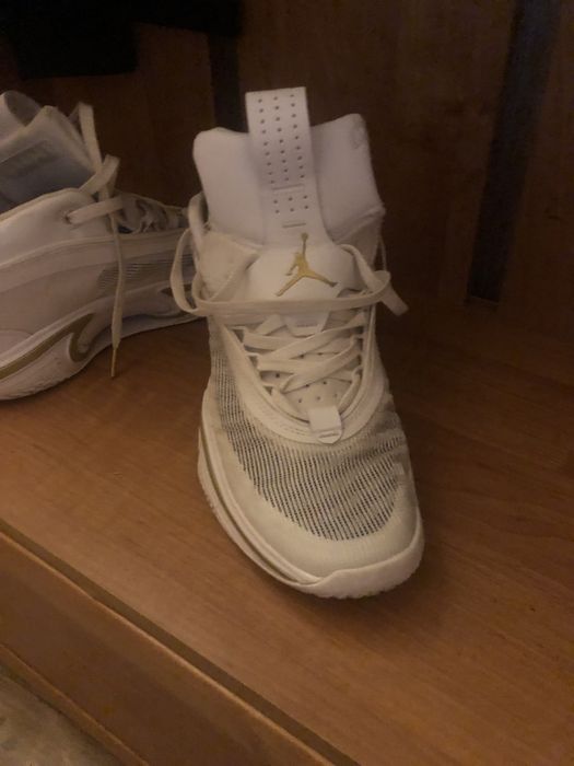 Продаю кроссовки JORDAN