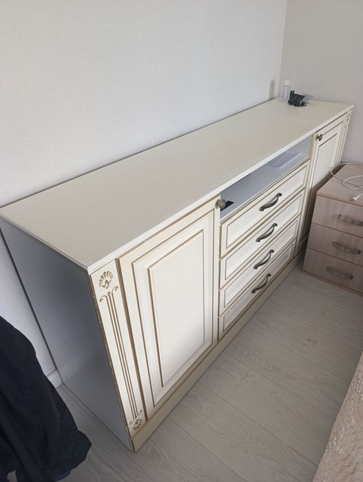 Продам комод в зал