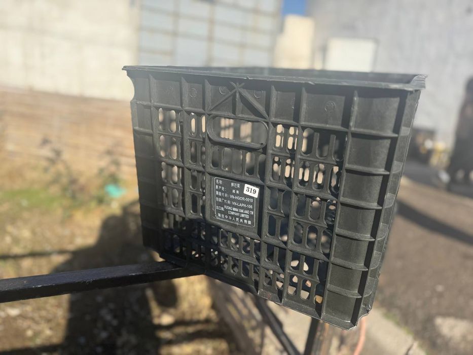 Пластиковый ящик