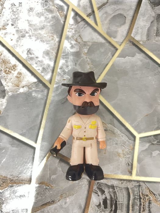 Фигурки очень странные дела