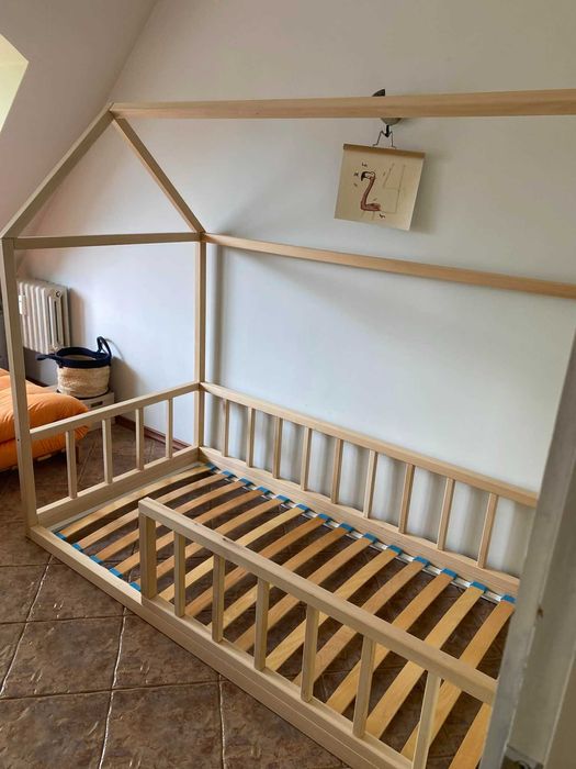 Дървено детско легло къщичка тип Монтесори 90×190.