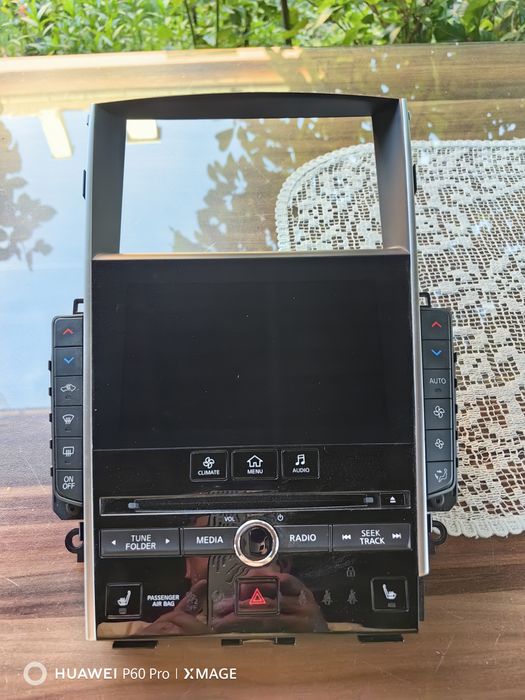 Управление климатроник и централно огледало с камера за Инфинити