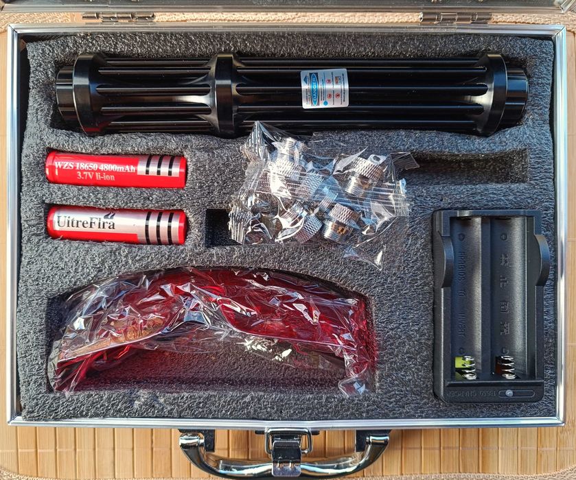 Мощен лазер 50000mw 450nm Gatling Burning / 5 приставки /