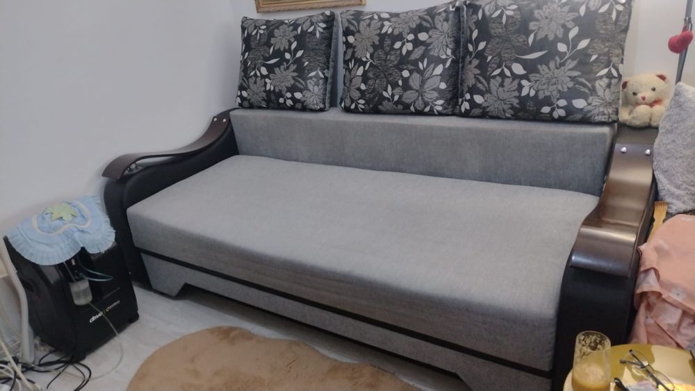 De Dat canapea extensibila stare foarte bună