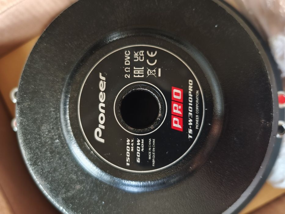 Усилвател Pioneer и басов говорител