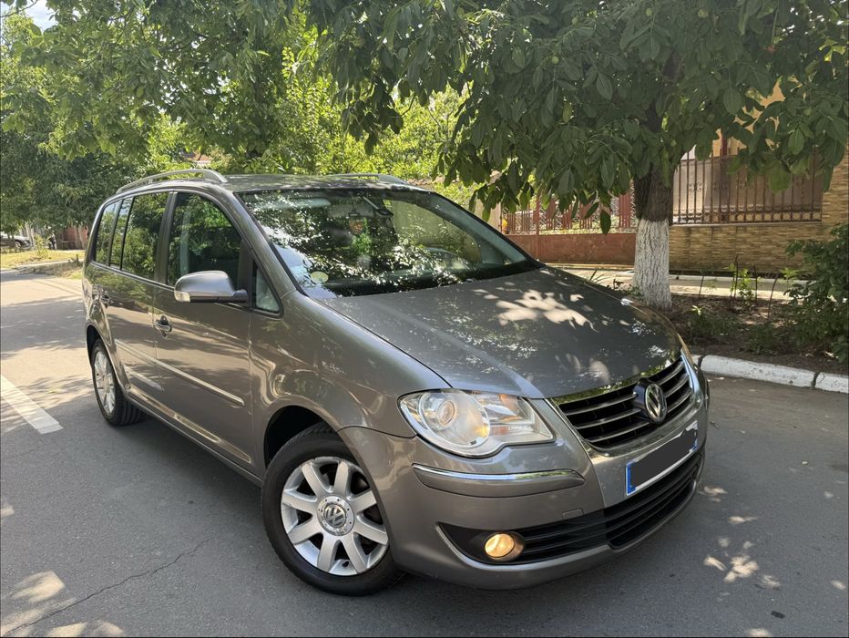 Volkswagen Touran Dsg 2.0 Tdi- 140 Cp - Recent adus