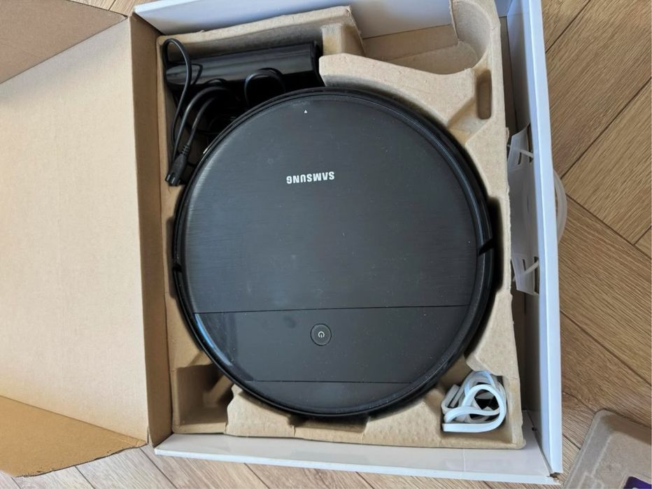 Робот пылесос VR 5000 wifi  почти новый