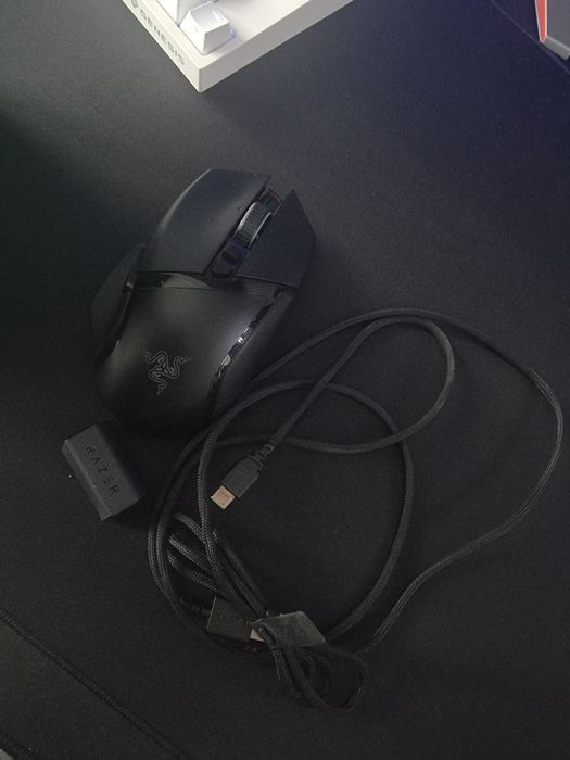 Razer Basilisk v3 pro + Cougar XXL Mousepad