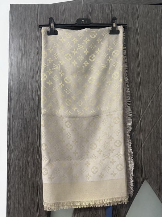 Дамски шалове Louis Vuitton, Dior