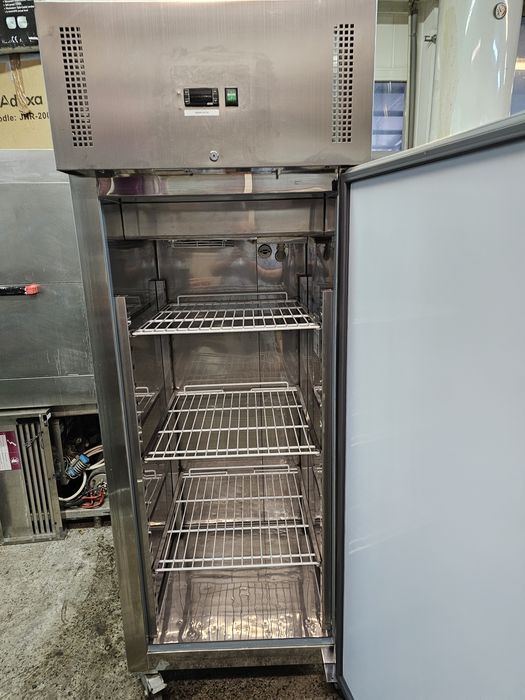 Плюсова витрина с стъкло 1000лв